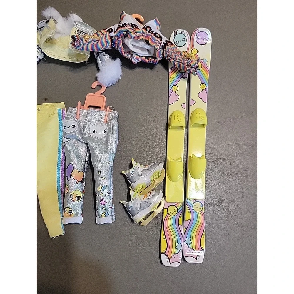 Rainbow High Winter Break Sunny Madison replacement outfits accessories